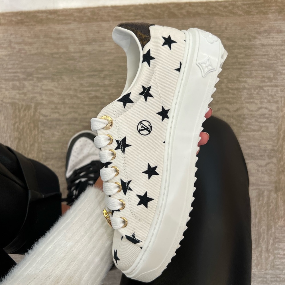 Never worn. NEW. louis vitton sneaker
